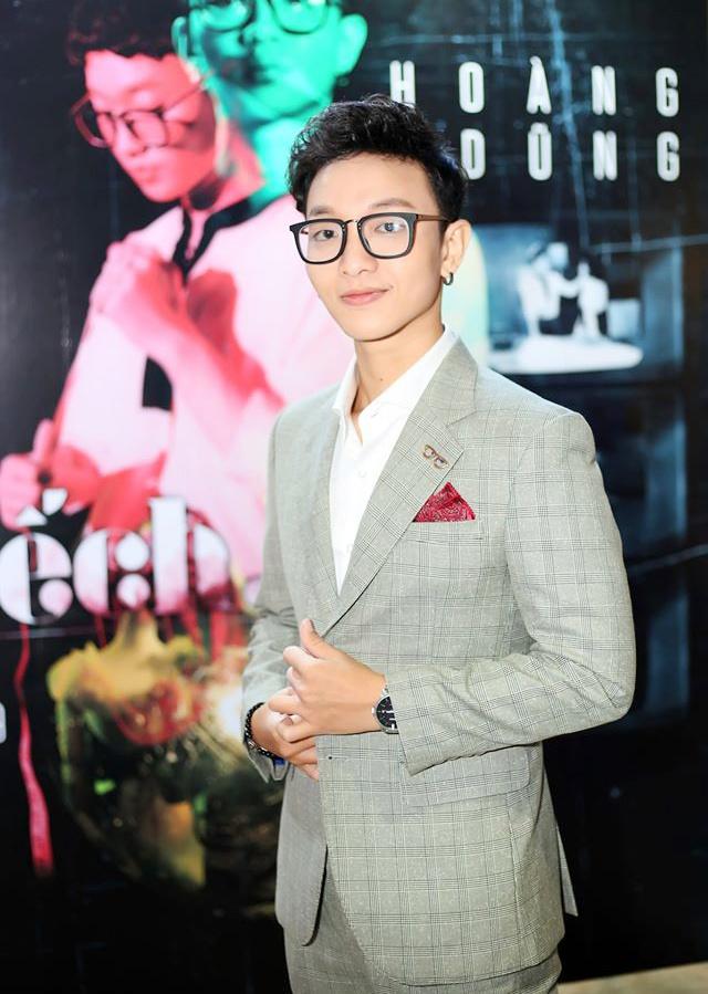 Vì sao ca sĩ Hoàng Dũng hát trong tiệc đính hôn của Công Phượng?-1