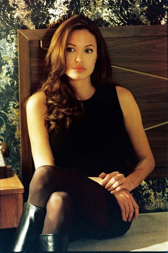 Ảnh xưa cũ của Angelina Jolie gây sốt trở lại: Nhan sắc báu vật, khí chất hơn người-3