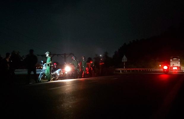 Nóng: Xuyên đêm vây bắt kẻ sát nhân vượt ngục, cướp bóc trốn trên đèo Hải Vân-7