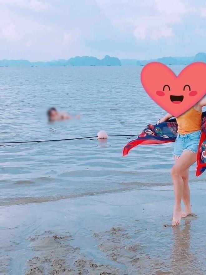 Cặp đôi thản nhiên diễn cảnh nóng trước mặt du khách khi đi tắm biển-1