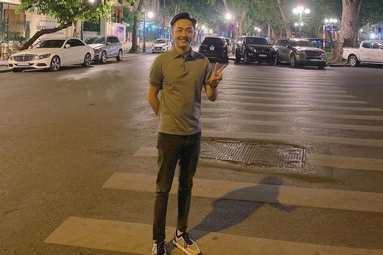 Cường Đô la tự bóc mẽ dùng tiểu xảo để cải thiện chiều cao khiêm tốn