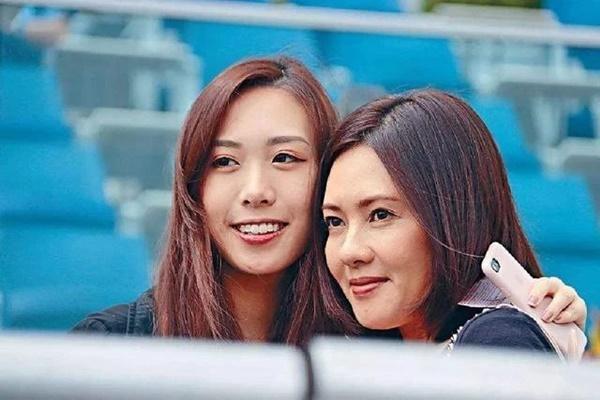 Nữ thần phim nóng Hong Kong: Lấy chồng xấu xí, đau đớn vì luôn bị người ta ruồng bỏ-9