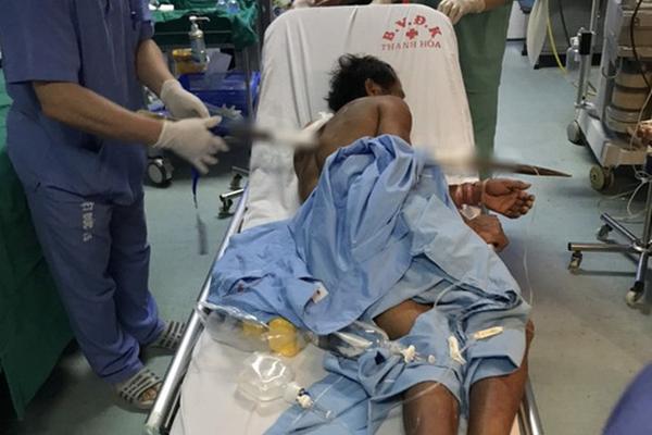 Cầm xà beng xông vào nhà hàng xóm, đập chết một người-2