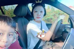 Best tranh thủ: Ốc Thanh Vân vừa đưa con đi học vừa đắp mặt nạ