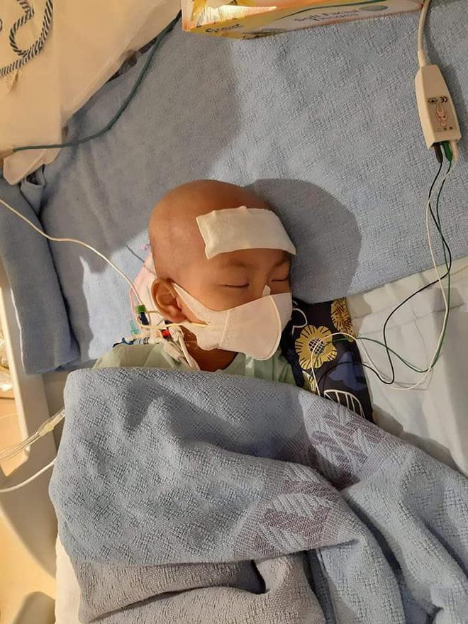 Cảm động tình cha con trong cuộc chiến với u nguyên bào thần kinh-1