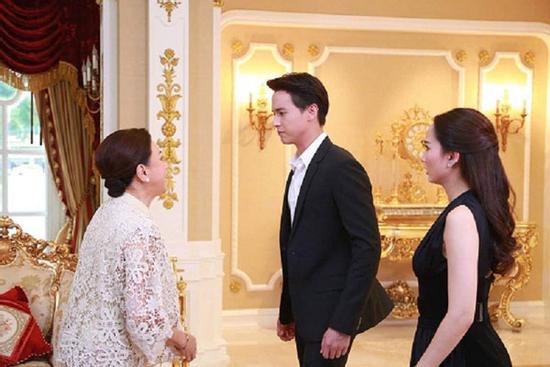 Trước mặt hàng xóm chồng chê vợ 'chỉ được nước ăn' nhưng lúc sau phải ngượng chín mặt