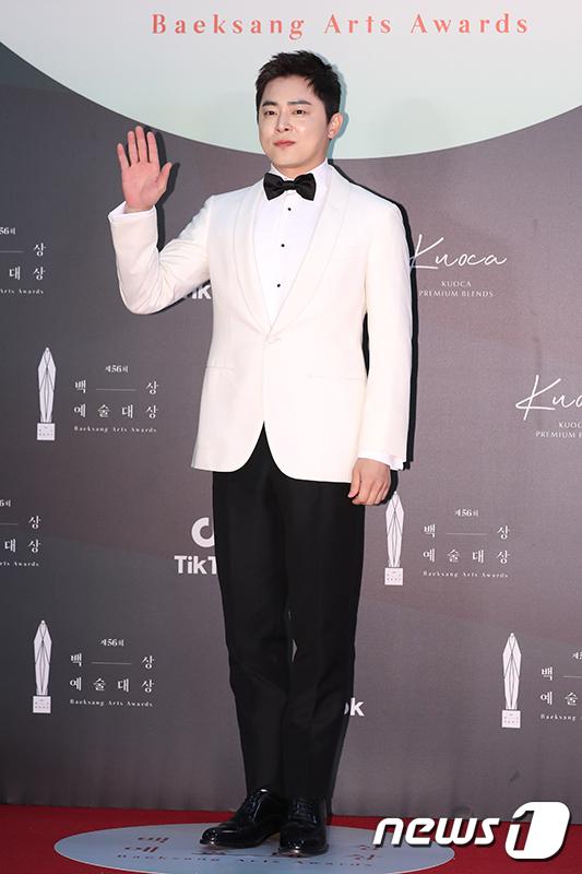 Thảm đỏ Baeksang Arts Awards 2020: Son Ye Jin nổi bật giữa dàn sao hàng đầu-11