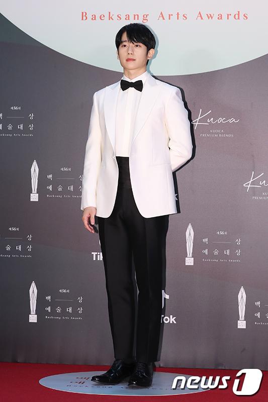 Thảm đỏ Baeksang Arts Awards 2020: Son Ye Jin nổi bật giữa dàn sao hàng đầu-12