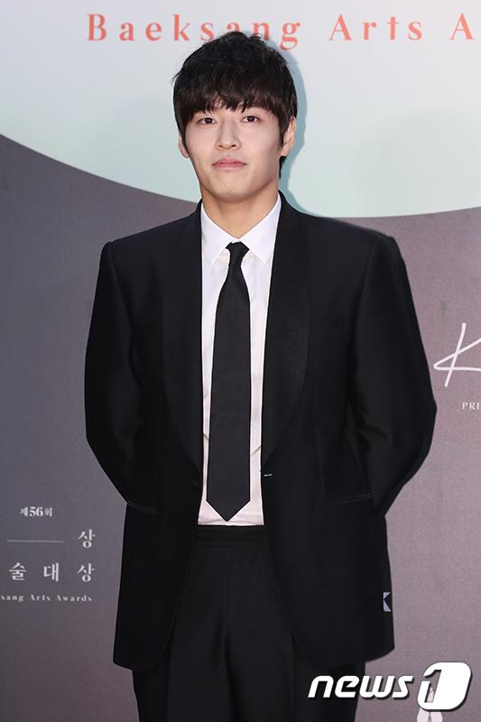 Thảm đỏ Baeksang Arts Awards 2020: Son Ye Jin nổi bật giữa dàn sao hàng đầu-13