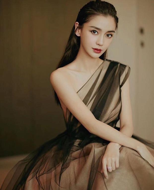Tỏa sáng như nữ thần tại Baeksang 2020, ai ngờ tiểu tam hot nhất màn ảnh Hàn diện lại váy cũ Angelababy mặc 2 năm trước-7