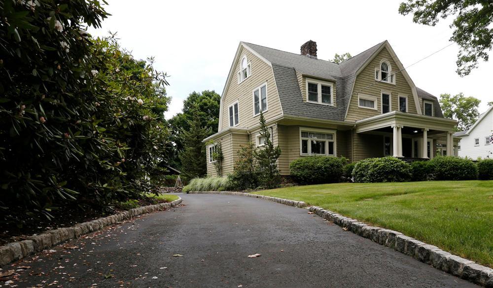 Gia đình sống trong sợ hãi khi liên tục nhiều năm nhận thư đe dọa từ kẻ vô hình-1