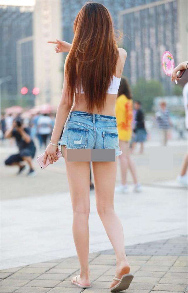 Nhức mắt trước loạt trang phục mặc như không, siêu phản cảm ngày hè-4