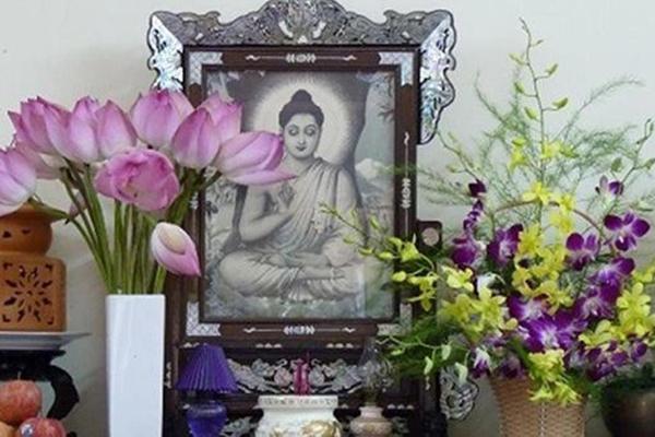 Hoa cúng Rằm nên cắm bao nhiêu bông để tụ tài đón lộc
