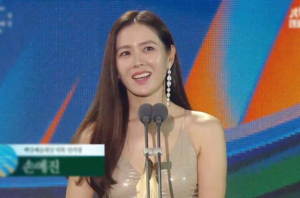 Thế giới hôn nhân, Hạ cánh nơi anh thắng giải Baeksang 2020-7