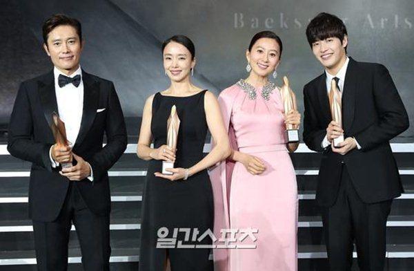 Thế giới hôn nhân, Hạ cánh nơi anh thắng giải Baeksang 2020-9
