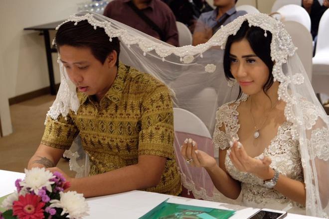 Đời thăng trầm của nữ MC cưới chồng đại gia sau 6 ngày gặp mặt-1