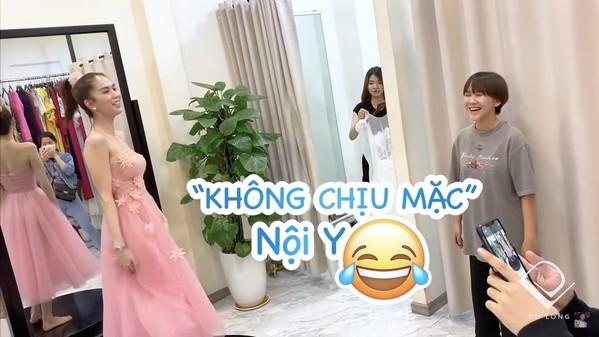 Ngọc Trinh không thèm mặc nội y nên liên tục hớ hênh khi thử đầm xẻ táo bạo-2