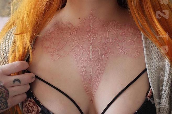 Hình xăm phát sáng trên cơ thể như siêu nhân-1