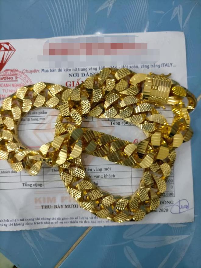 Bị đá xoáy đeo vàng đểu, cô Minh Hiếu khoe luôn hộp hơn trăm cây vàng-3