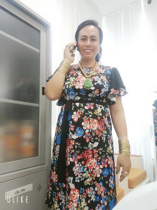 Bị đá xoáy đeo vàng đểu, cô Minh Hiếu khoe luôn hộp hơn trăm cây vàng-7