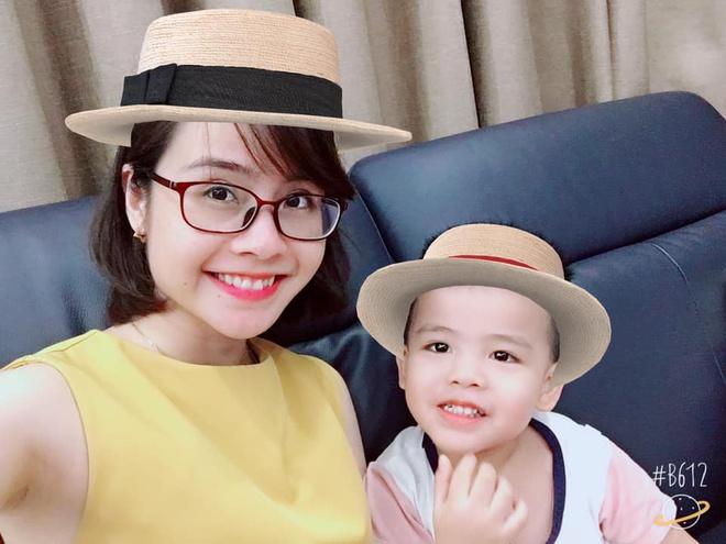 Tháng 10/2014, cô kết hôn với bạn trai Sơn Tùng sau nhiều năm gắn bó. Hiện tại, Hương Mai có cuộc sống viên mãn bên chồng và con trai đầu lòng. Cô từ bỏ con đường phim ảnh. Thay vào đó, bé Luyến "Của để dành" làm việc tại một trung tâm nghệ thuật, với công việc dạy đàn piano.