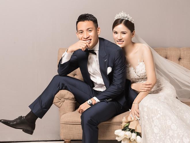 Thời điểm SEA Games 30 diễn ra cũng là lúc vợ Hùng Dũng mới sinh con đầu lòng. Khi được HLV Park Hang-seo ngỏ lời vào đội tuyển, anh đã gọi điện về hỏi ý vợ và nhận được sự đồng ý từ Mộc Trinh. Sự ủng hộ đó cũng chính là động lực lớn giúp anh cùng đội tuyển giành HCV đầu tiên tại đấu trường SEA Games.