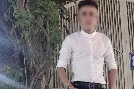 Bố mẹ khóc ngất đón thi thể con trai nghi bị bạn cùng phòng sát hại bên Nhật Bản về nước