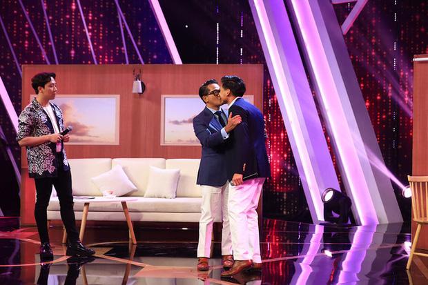 Xôn xao đoạn clip ghi lại khoảnh khắc nhạy cảm của CEO màu tím trong Người Ấy Là Ai-2