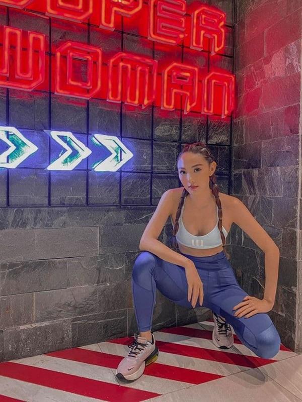 Minh Hằng khoe dáng nuột nà sau một thời gian chăm chỉ tập gym.