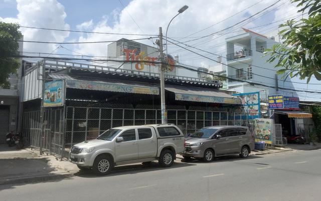 Clip: Gần 200 thanh niên cầm hung khí đánh người, đập phá quán ốc, náo loạn Sài Gòn-8