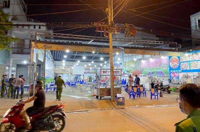 Clip: Gần 200 thanh niên cầm hung khí đánh người, đập phá quán ốc, náo loạn Sài Gòn-7