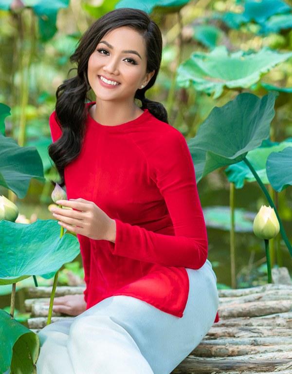 Chiếc áo bà ba biến phái đẹp trở nên dịu dàng đoan trang, kể cả Chi Pu hay Ngọc Trinh-8