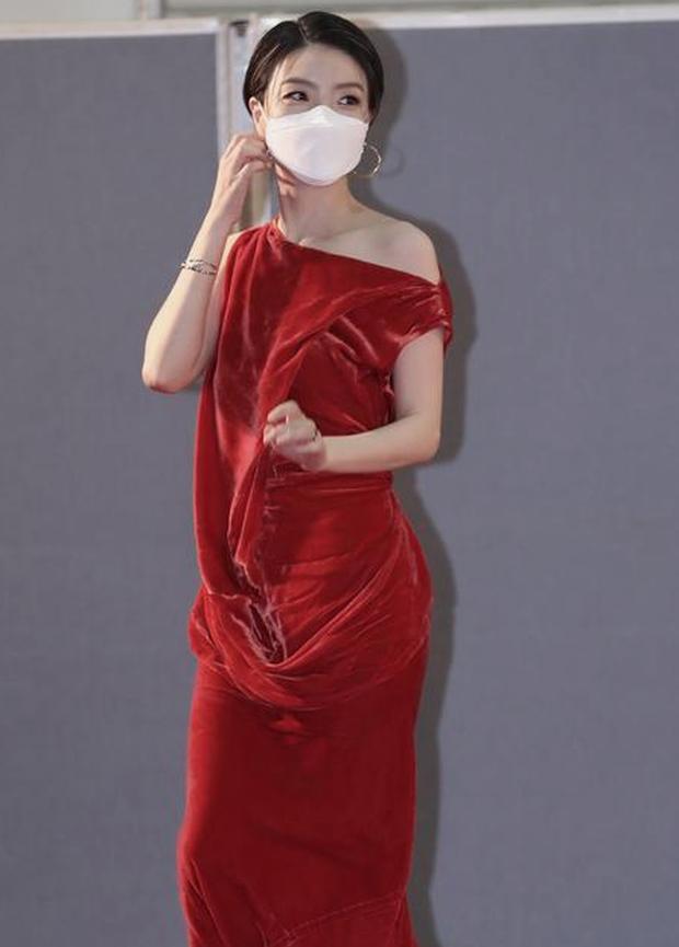 Khoảnh khắc nữ diễn viên Hàn chửi thề vì trượt giải Baeksang gây sốt-2