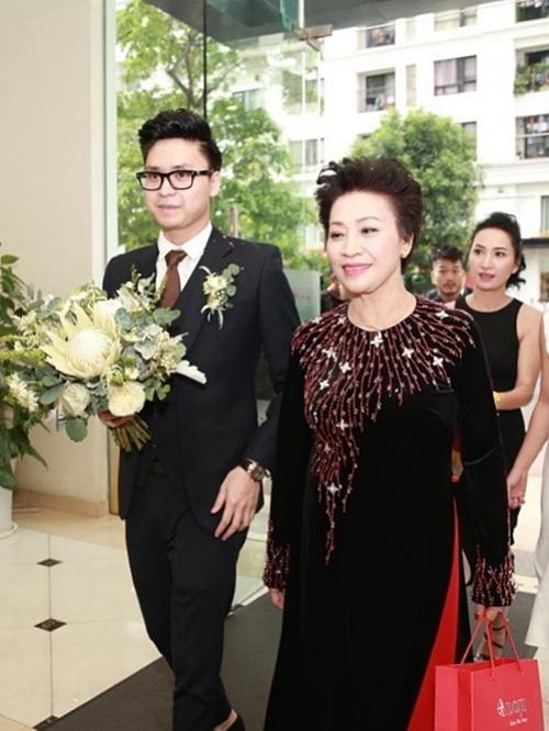 Những mẹ chồng trẻ trung của sao Việt-8