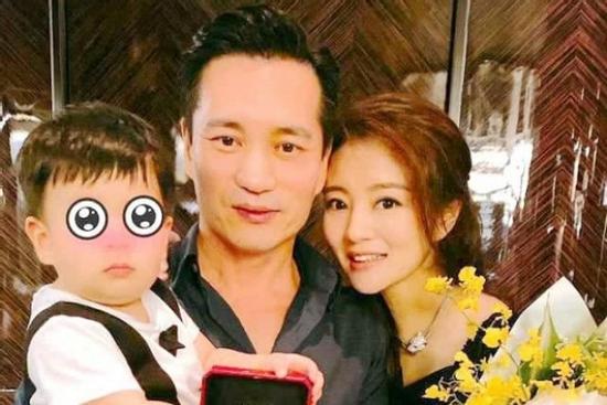 Mỹ nhân 'Ỷ thiên đồ long ký' lộ bụng bầu nhưng đáng chú ý nhất lại là chiếc vòng cổ kim cương