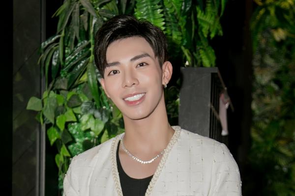 Erik: Đức Phúc gặp ai cũng trang điểm, chị Hòa Minzy thường mua túi 500 triệu-6