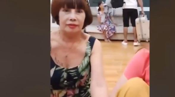 Sau tin đồn bị chồng Tây 28 tuổi bạo hành, cô dâu Việt 65 tuổi lên tiếng-1