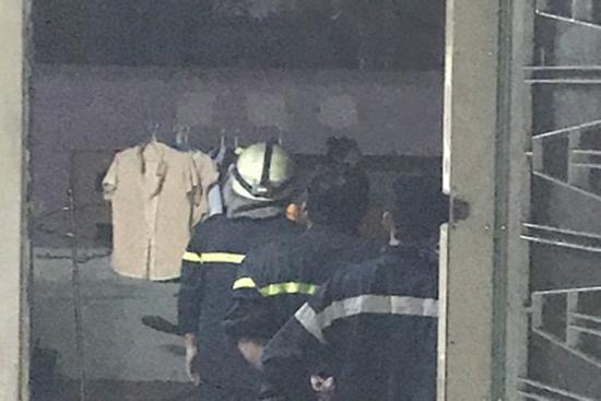 TP. HCM: Hơn 1 giờ thuyết phục và giải cứu cô gái 17 tuổi định nhảy lầu tự tử vì chuyện tình cảm