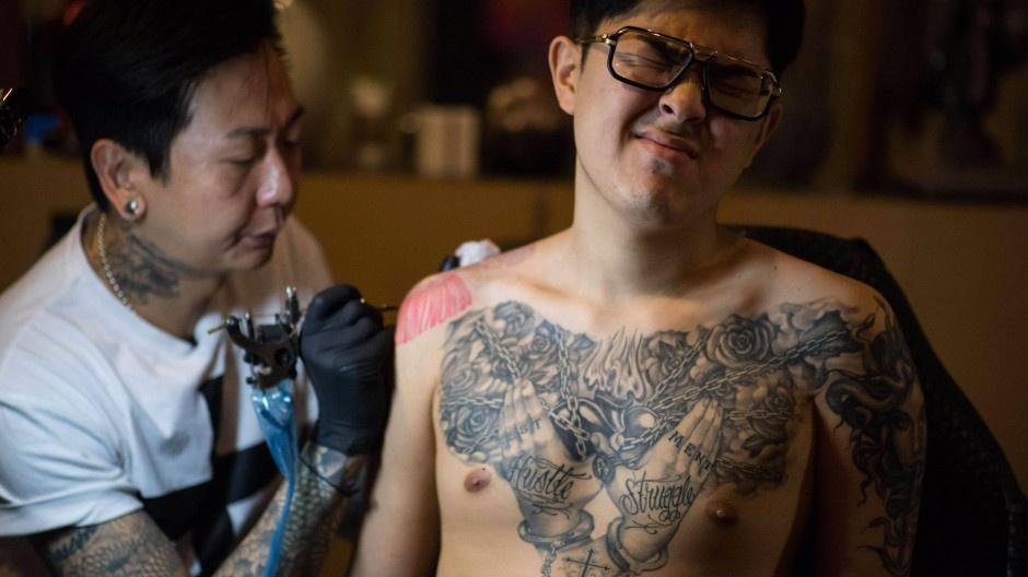 Nữ diễn viên đang lên bỗng bị chỉ trích hư hỏng vì hình xăm trên tay-3