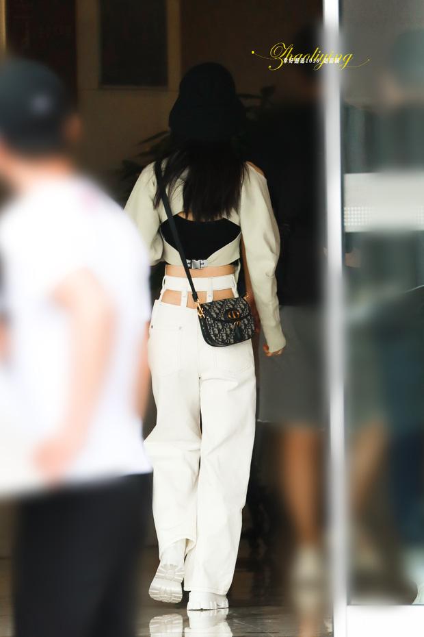 Những lần hiếm hoi Triệu Lệ Dĩnh lên đồ khoe da thịt táo bạo-3