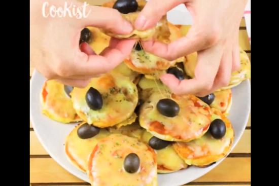 Cách làm pizza mini tại nhà bằng chảo chống dính