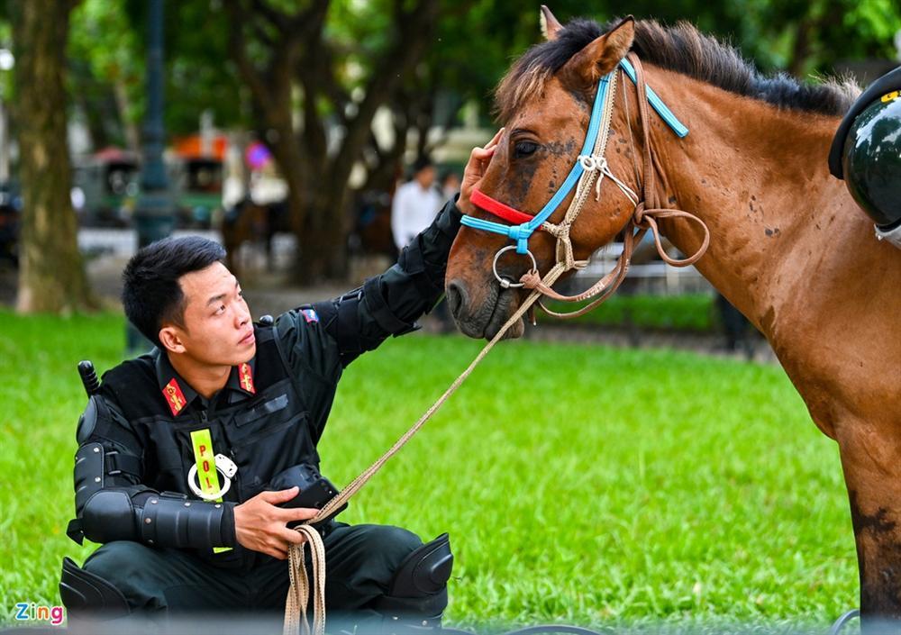 Dàn kỵ binh diễu hành trước nhà Quốc hội-4