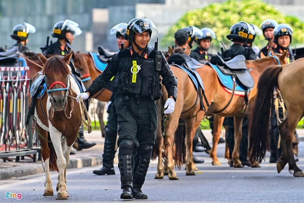 Dàn kỵ binh diễu hành trước nhà Quốc hội-5