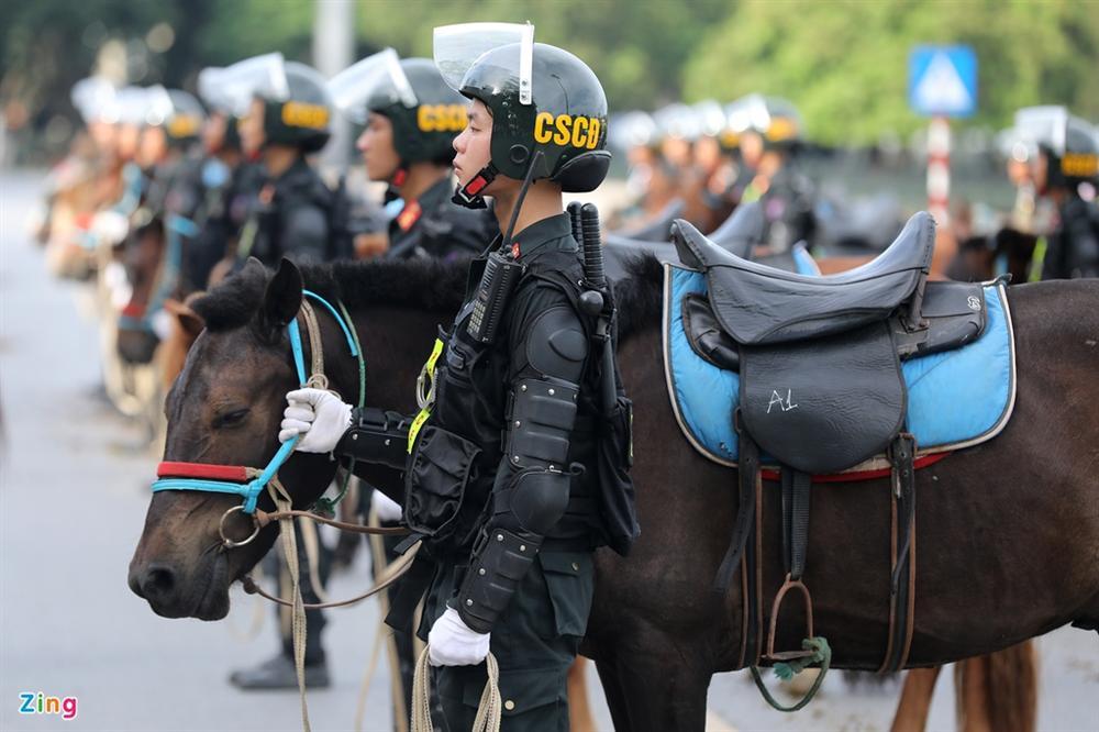 Dàn kỵ binh diễu hành trước nhà Quốc hội-3