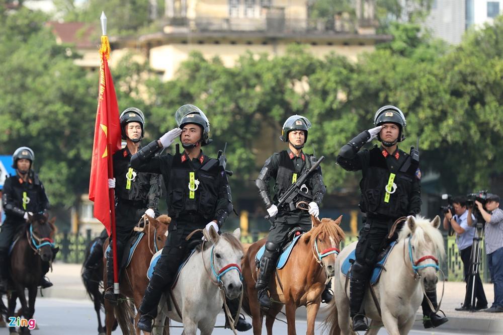 Dàn kỵ binh diễu hành trước nhà Quốc hội-9