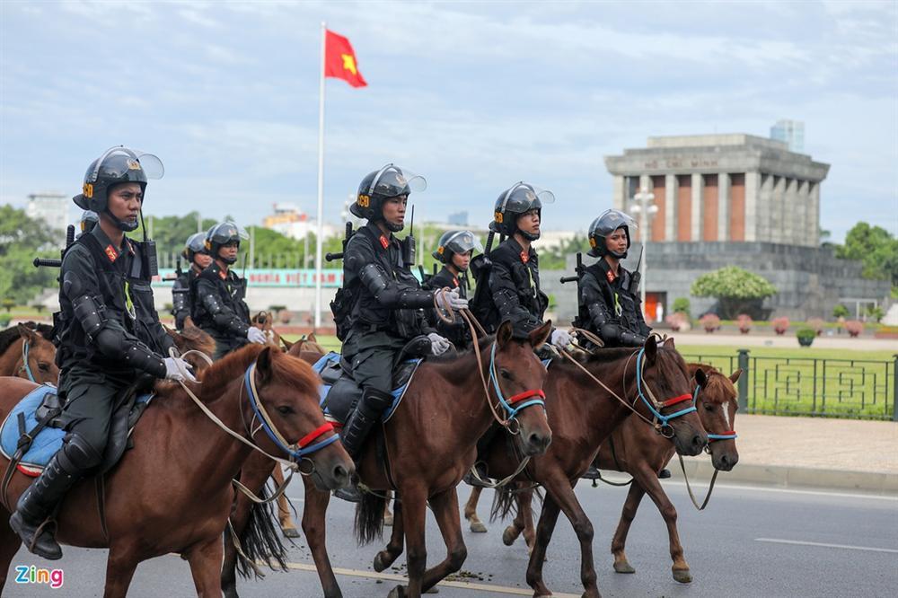 Dàn kỵ binh diễu hành trước nhà Quốc hội-10