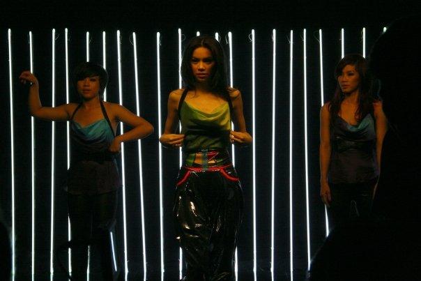 Dương Khắc Linh đào mộ bức ảnh toàn xương của Hồ Ngọc Hà-1