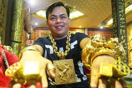 'Đại gia' đeo 20kg vàng giả Phúc XO sắp hầu toà sơ thẩm, đối diện án phạt 15 năm tù