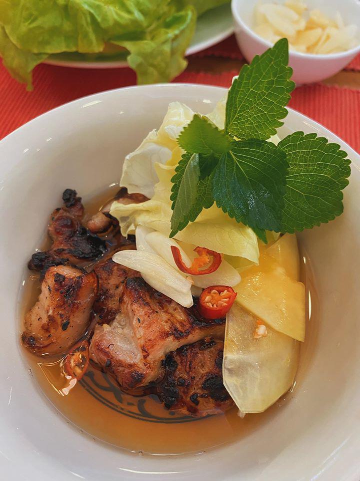 Tăng Thanh Hà về nhà mẹ đẻ làm bún chả, dân tình lại tranh cãi vì điểm thiếu thẩm mỹ-5