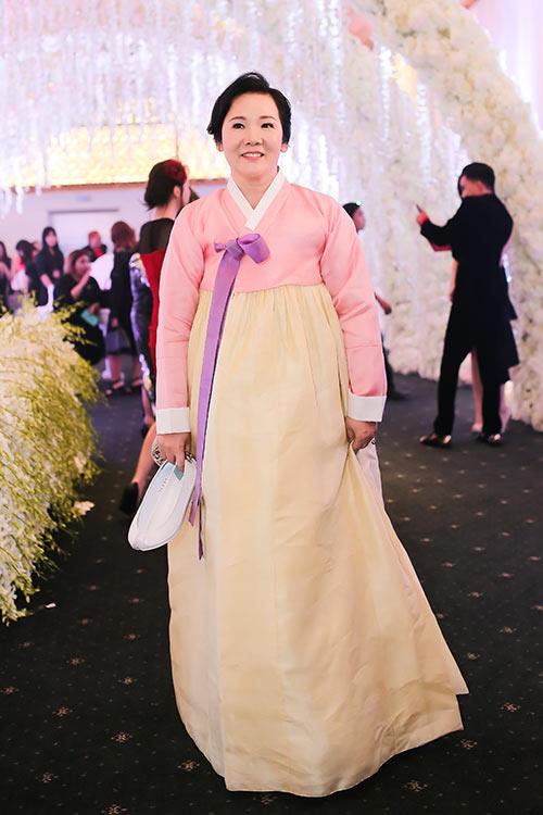 Hari Won nổi đóa vì mẹ ruột bị lợi dụng, phủ nhận thông tin có nhiều nhà-4